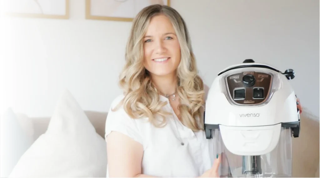 Pro Aqua Vertriebspartner 1 Ich bin Annika - Pro Aqua Vertriebspartnerin und deine Ansprechpartnerin rund um die Produkte von Pro Aqua und den Vivenso Staubsauger. Ich präsentiere dir hier den Vivenso Staubsauger